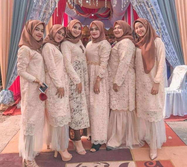 Desain Baju Bridesmaid Muslimah January 2021
