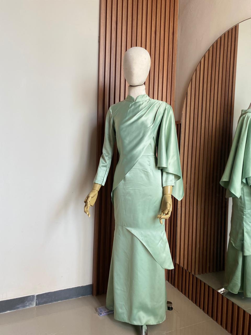 Jahit Dress Untuk Acara Spesial