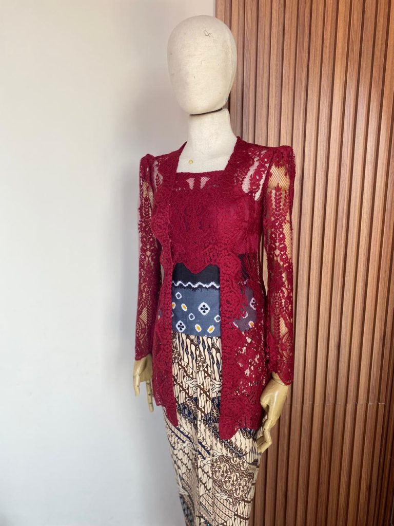 Kebaya Adat Bali