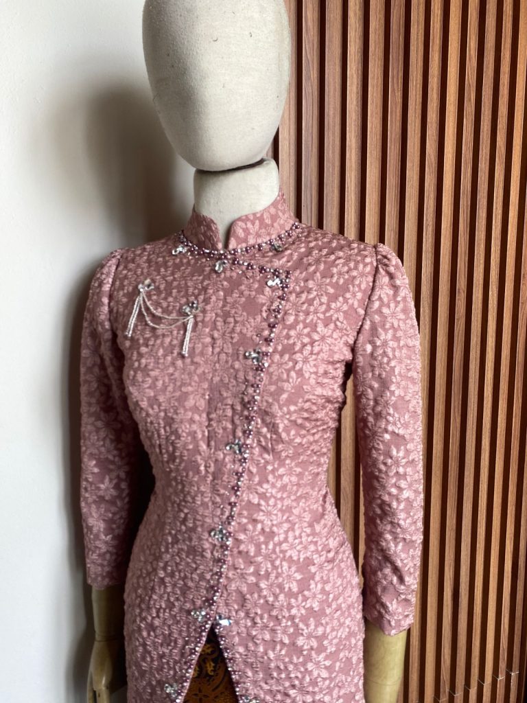 Tempat Jahit Kebaya Wanita di Bekasi